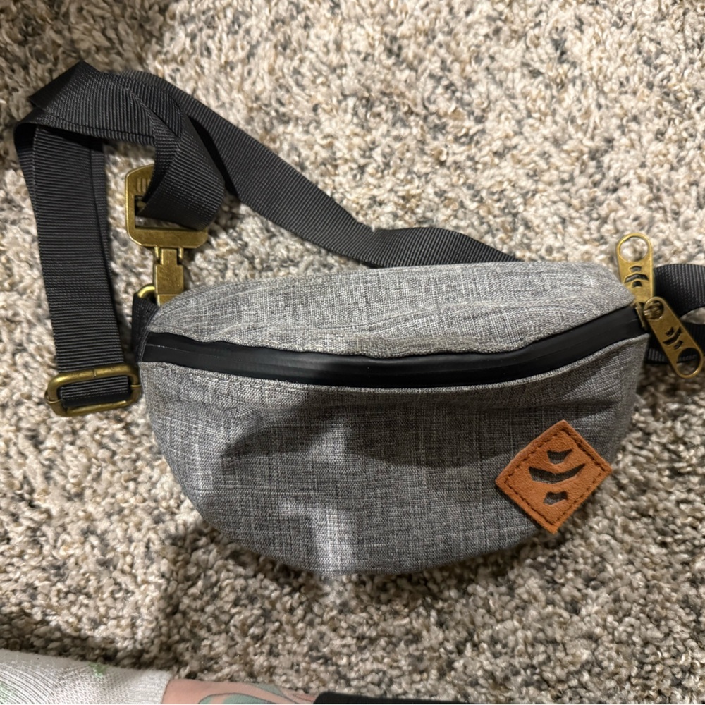 REVELRY AMIGO HIP PACK CROSSHATCH GREY